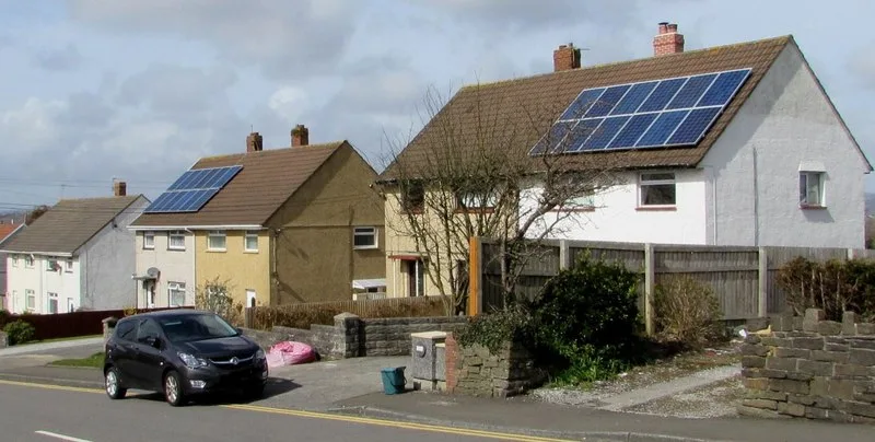 UK Rooftop Solar: 207,619 Installs Beat the 2011 Record